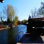 Ferienhaeuschen Direkt Am Wasser Inklusive 2 Boote Hébergement de vacances *