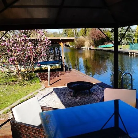 Prázdninový dům Ferienhaeuschen Direkt Am Wasser Inklusive 2 Boote *