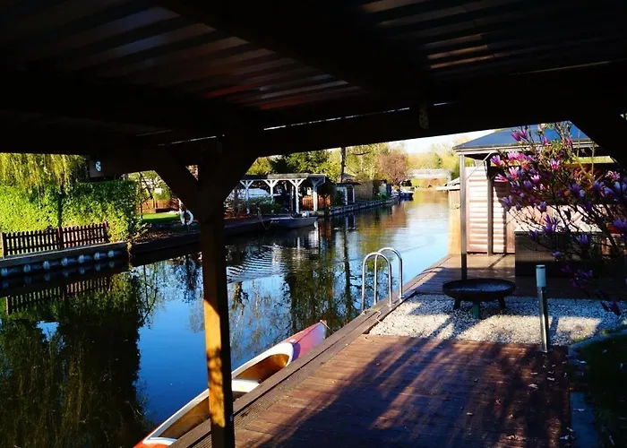 Casa de Férias Ferienhaeuschen Direkt Am Wasser Inklusive 2 Boote *