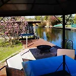 Ferienhaus Ferienhäuschen Direkt Am Wasser Inklusive 2 Boote *