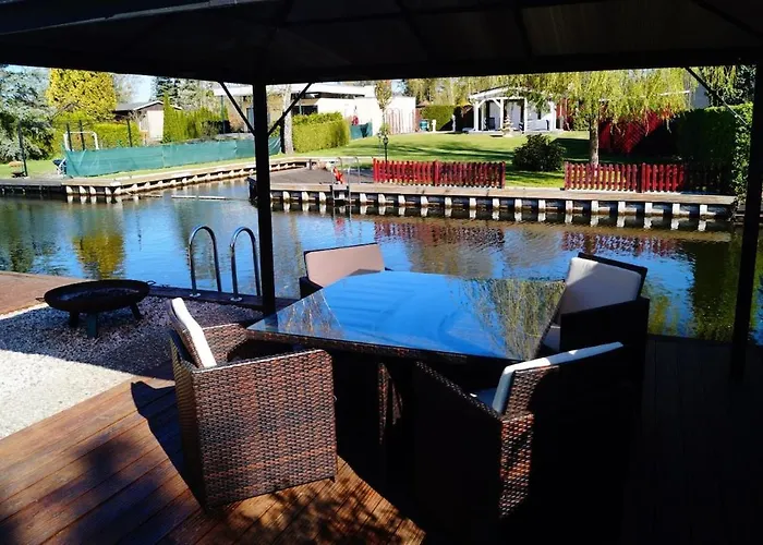 Ferienhaeuschen Direkt Am Wasser Inklusive 2 Boote